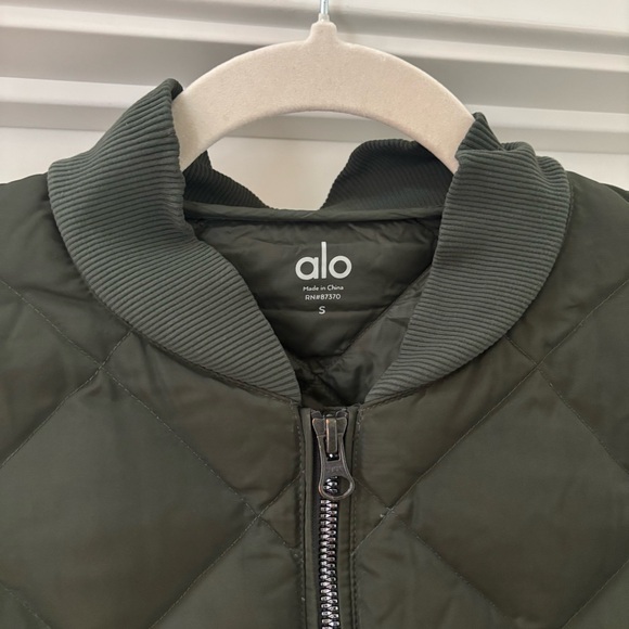 ALO Yoga Quilted Bomber Jacket in Dark Green S - Picture 2 of 6